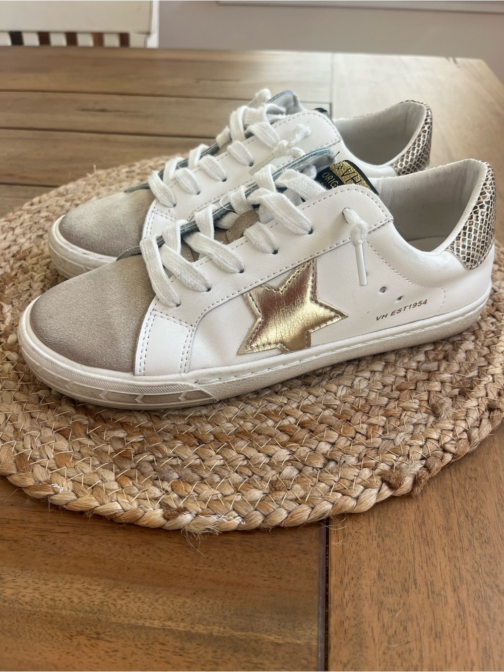 Vintage Havana Kate White Sneakers with gold Star and Suede Toe!